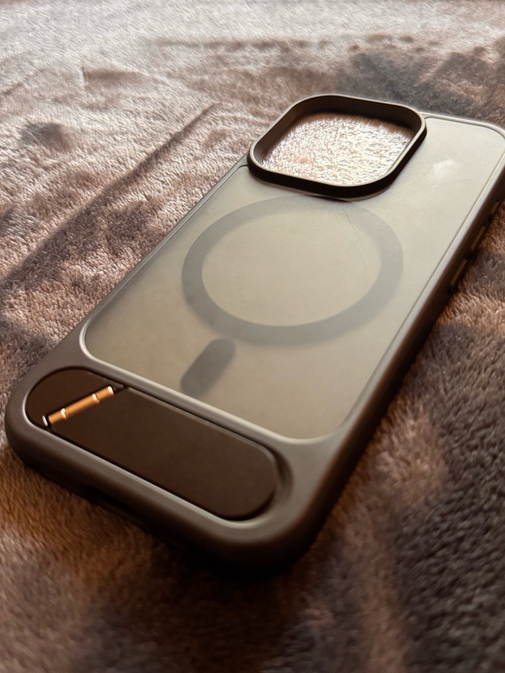 15pro iPhone case w kickstand